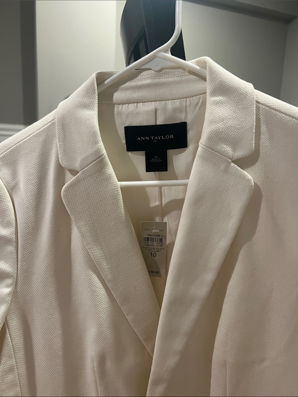 Ann Taylor Ivory Single-Button Tailored Blazer - Picture 2 of 4
